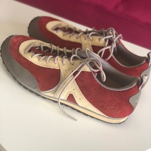 North Face Shoes Size 7.5